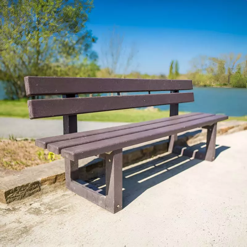 Banc urbain en recyclé